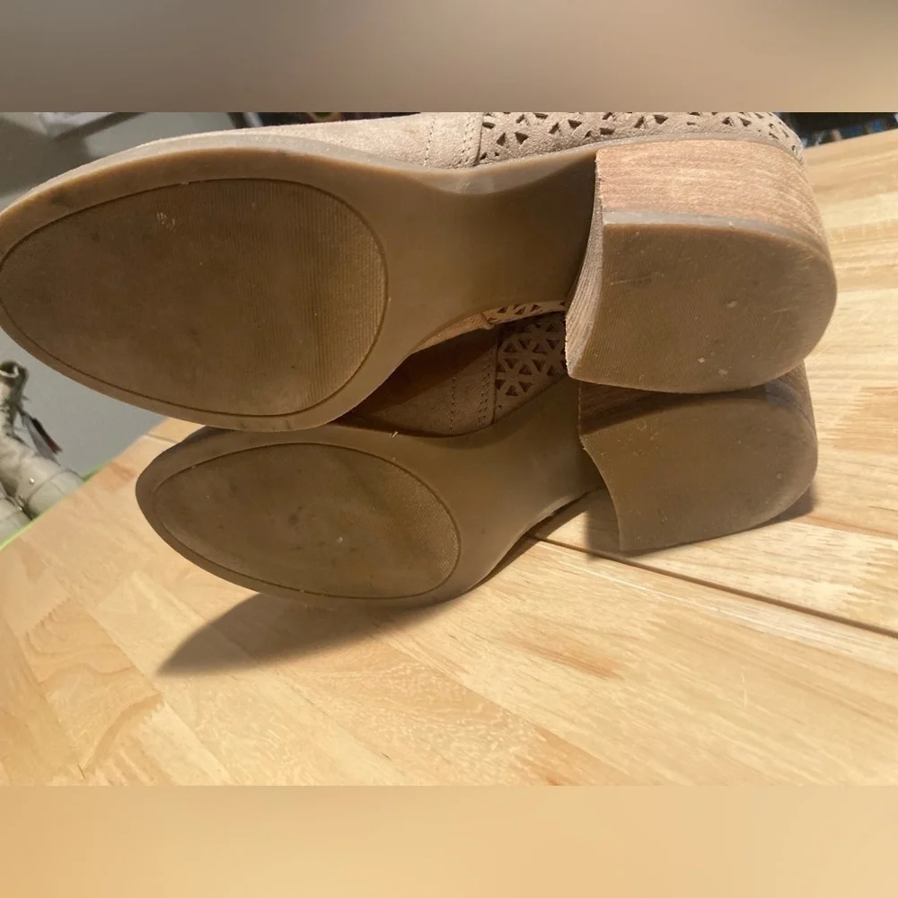 Madden girl Bootie brown in size 8 1/2. GUC.See pictures for details